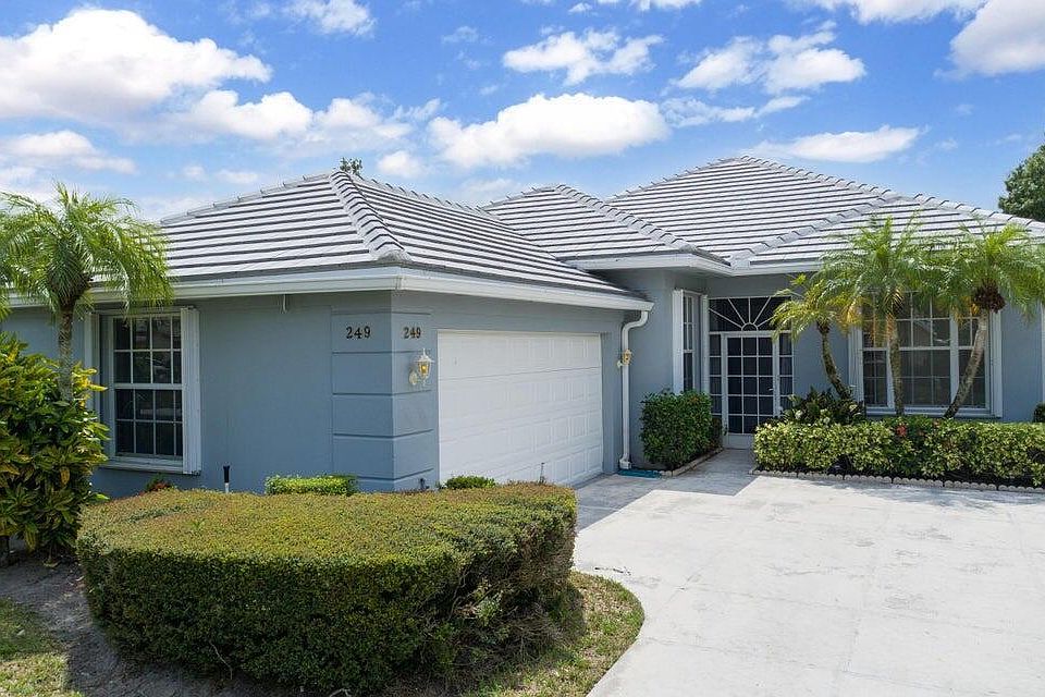 1st image of 249 NW Bentley Circle