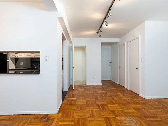 3rd image of 150 E 56th St APT 9F