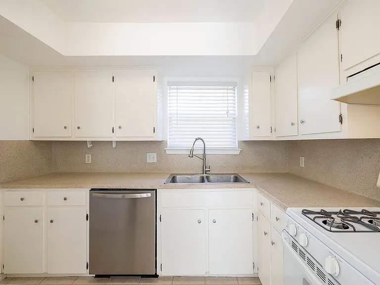 2201 Singletree Ave — Photo 6
