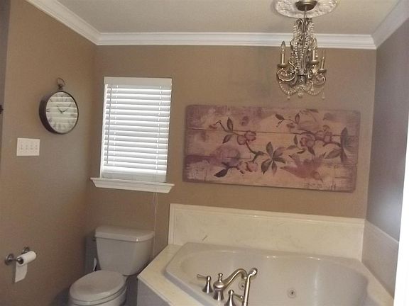 5th image of 420 Crescent Dr