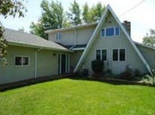 1021 N Shore Dr, Springport, MI 49284