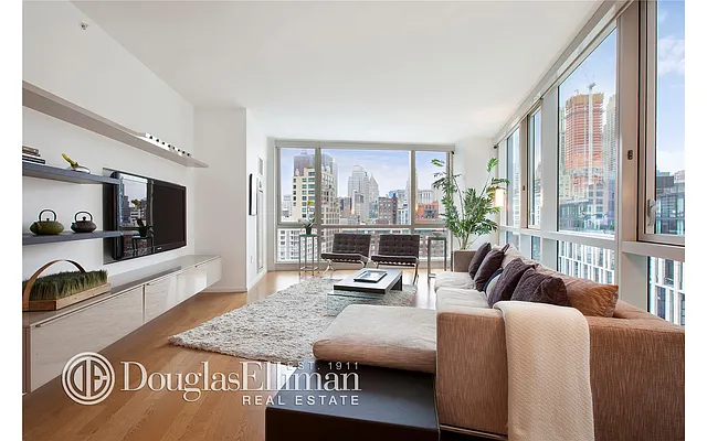 Sold by Douglas Elliman | media 17