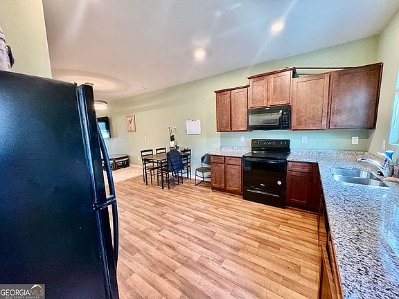 5th image of 2176 Cypress Ln SW
