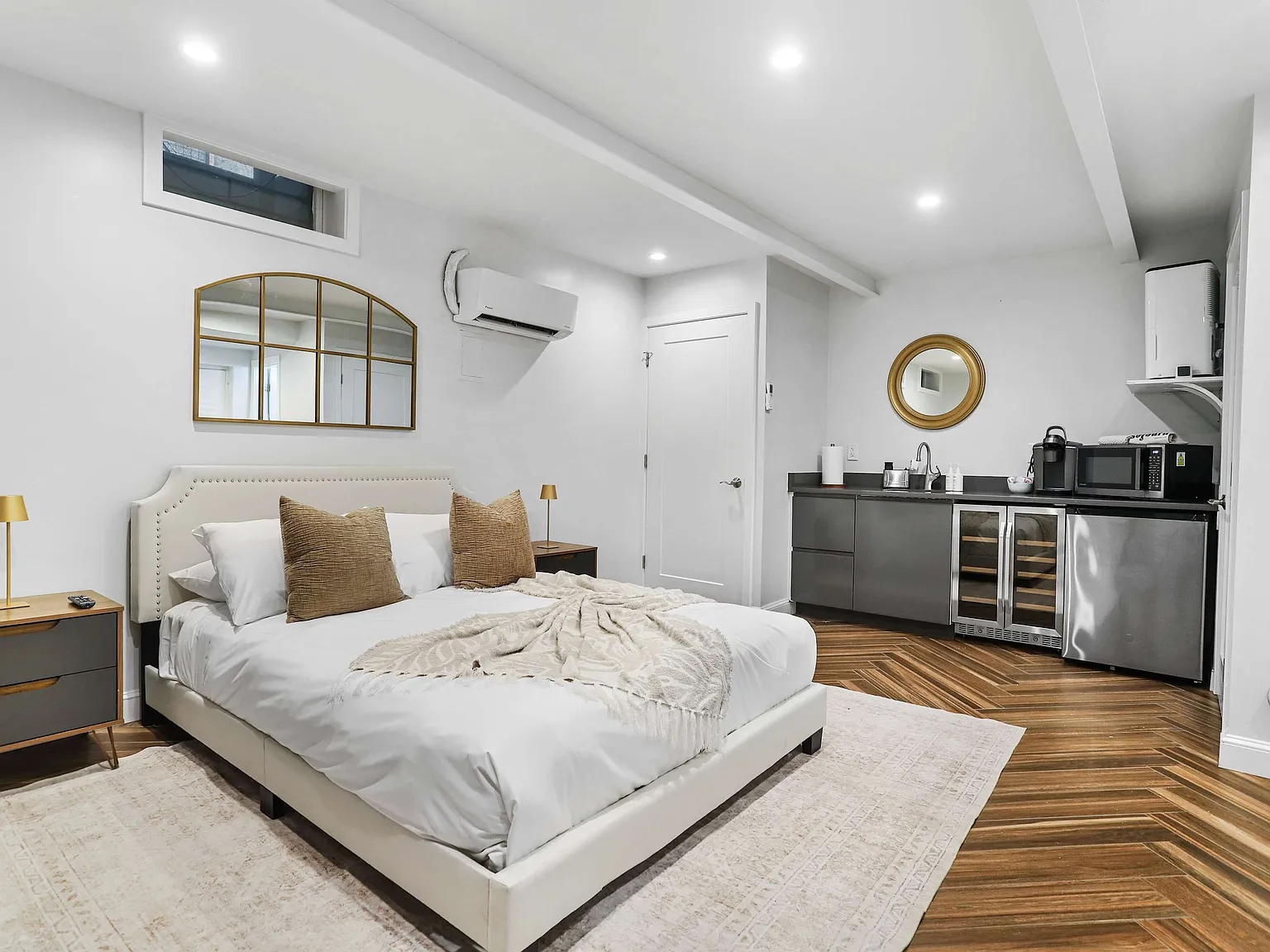 Studio, 450 sqft, $4,000 — Photo 1