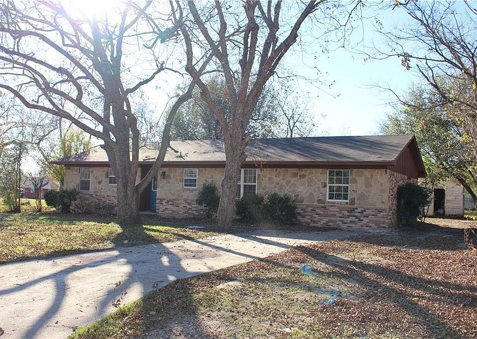 1st image of 606 S San Antonio St