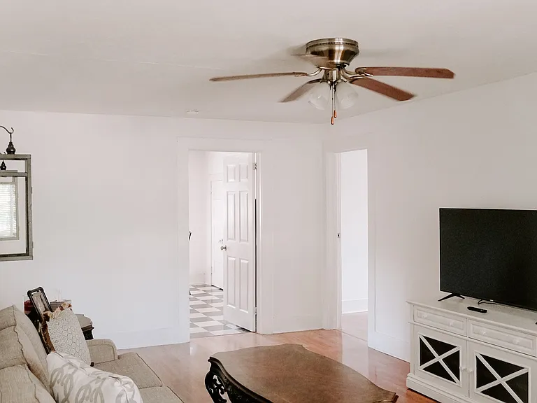 135 Gilbert Ct — Photo 16