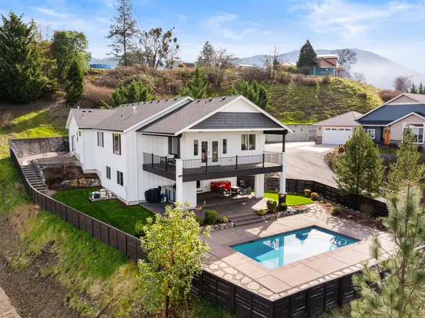 2357 Robertson Crst, Grants Pass, OR 97527