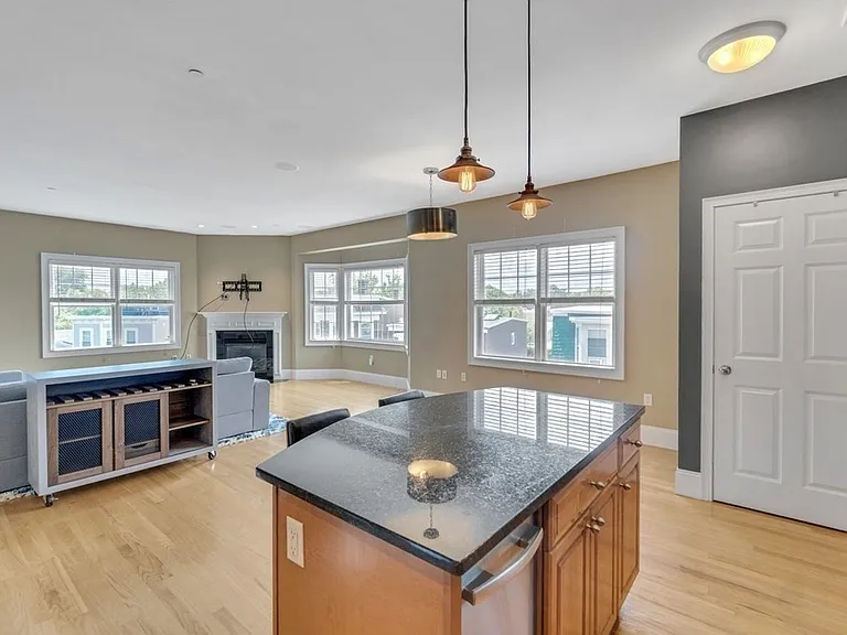 29 Vinton St #7 — Photo 2