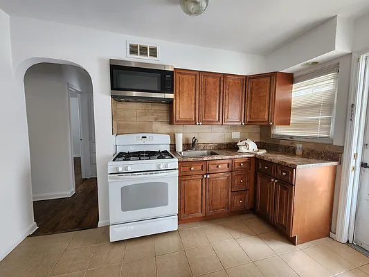 Rented by Winzone Realty Inc | media 17