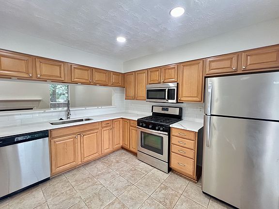 4th image of 507 Wedgewood Way