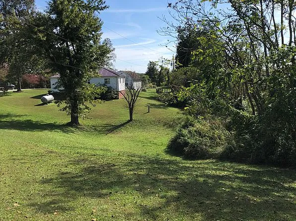 842 Henry Rd, Lesage, WV 25537