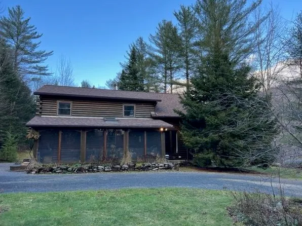 32 County Road, Stamford, VT 05352