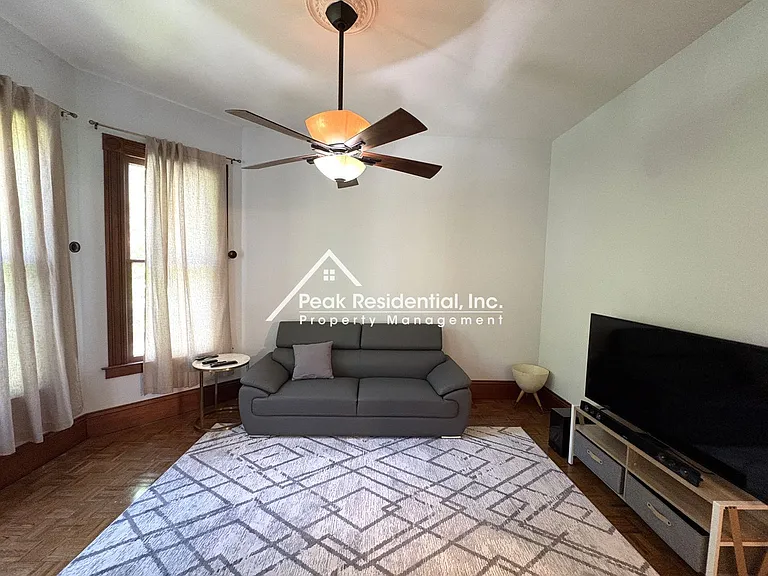 2400 I St — Photo 4