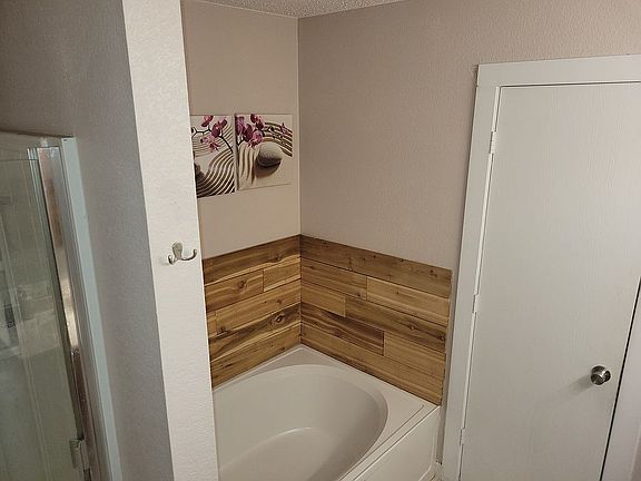 4th image of 2504 Plantation Dr