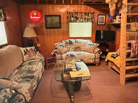 3rd image of 343 Charlie Ln