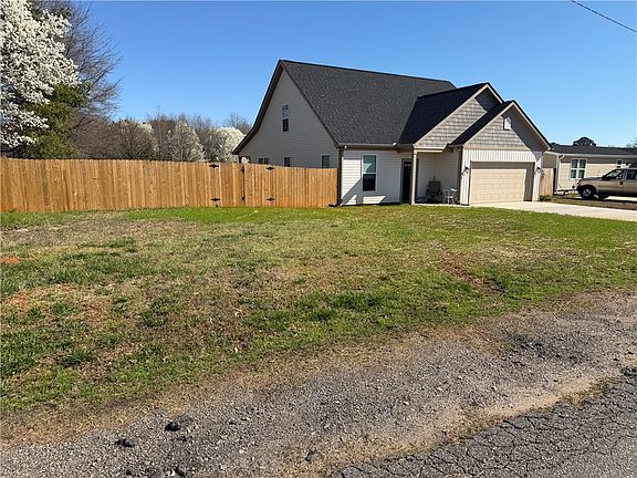 2nd image of 102 Turkey Trot Rd