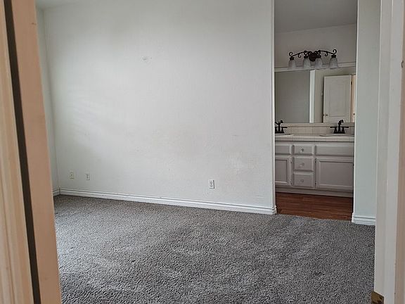 4th image of 2417 N Boxwood St