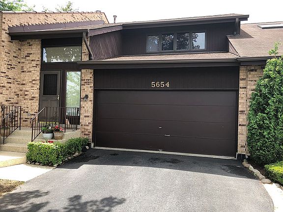 2 car attcd garage w storage