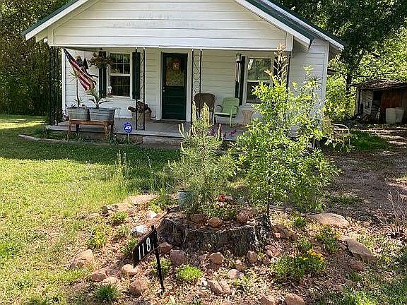Perennial garden stump