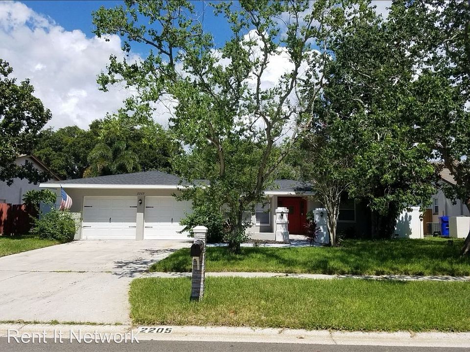 1st image of 2205 Cypress Point Dr E