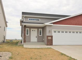 3302 8th St NE, Minot, ND 58703