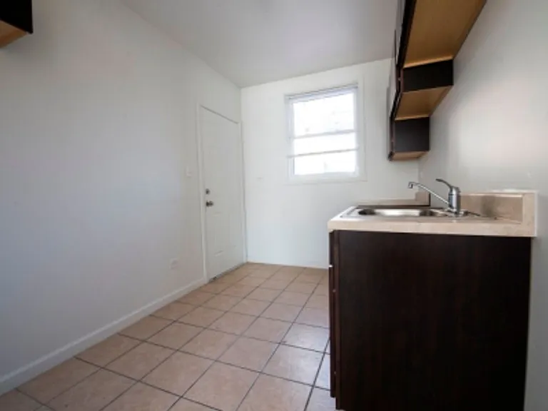 701 N Lotus — Photo 19