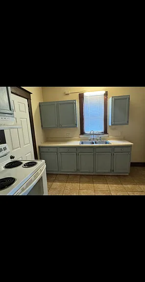 328 E Market St — Photo 12