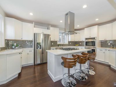 272 W Ivy Ln, Englewood, NJ, 07631