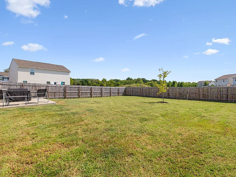 1952 Belle Arbor Dr — Photo 12