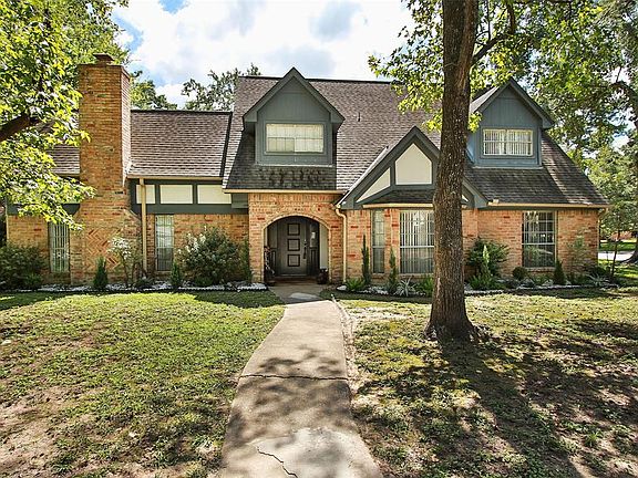 6711 Twin Leaf Drive offers a charming curbside appeal with a well maintained lawn and large mature trees complete with a beautiful brick exterior and covered front porch!