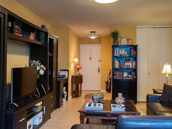 5th image of 52-40 39th Dr APT 1D