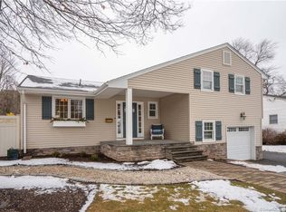 32 Hilldale Rd, West Hartford, CT 06117