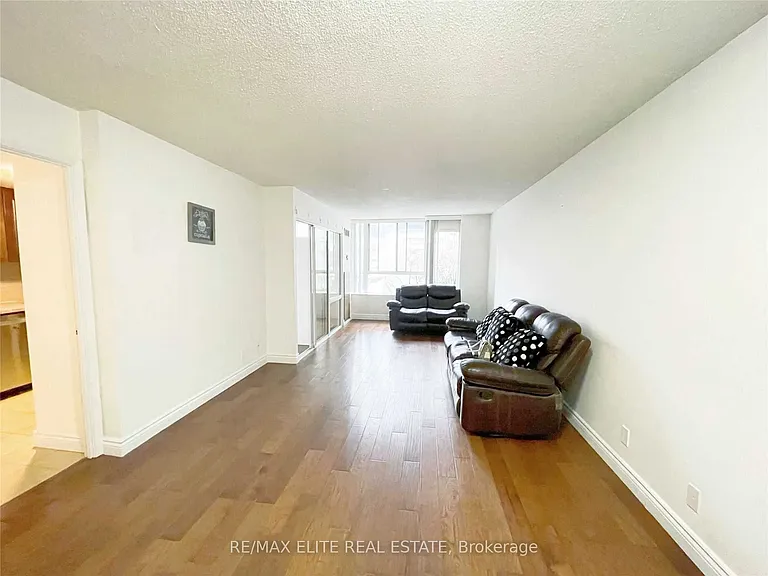 717 Bay St #404 — Photo 3