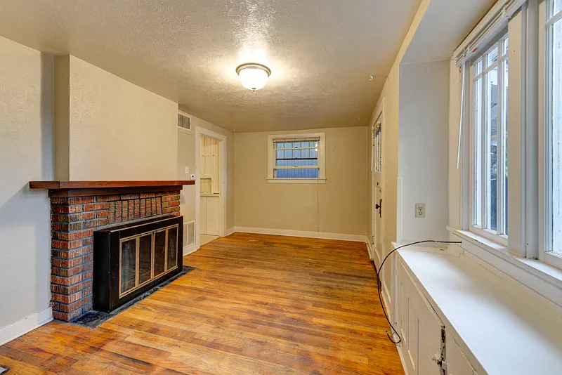 912 Cascade Living Room