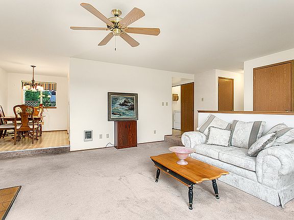 5th image of 7036 65th Ave NE