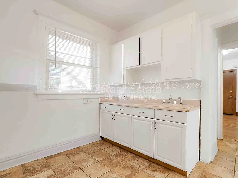 1172 York St #6 — Photo 8