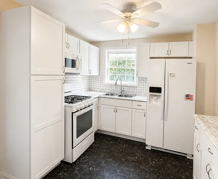585 Novella Ave — Photo 4