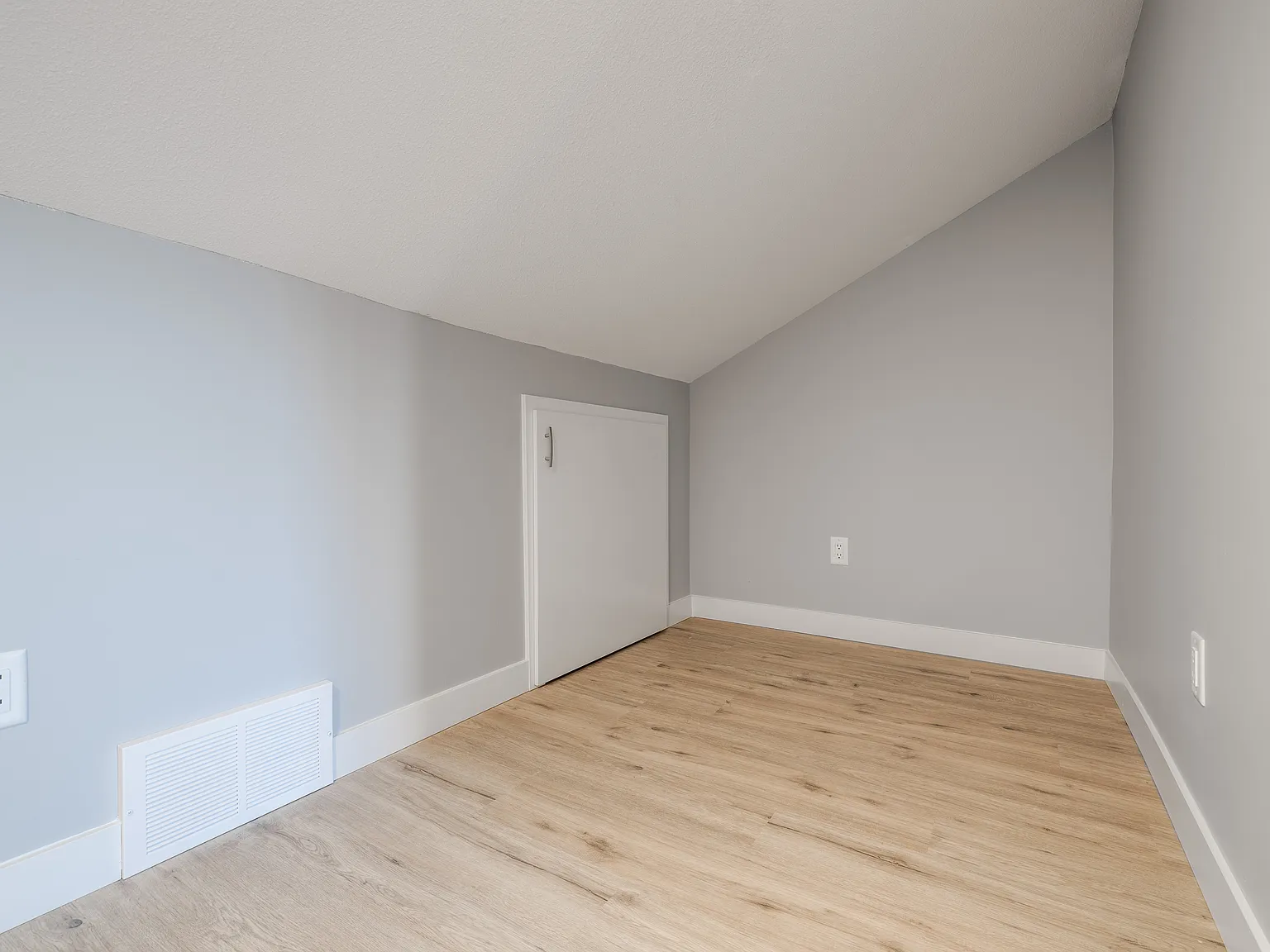 8714 83 Avenue Northwest — Photo 3