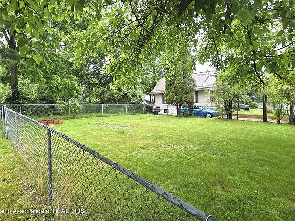 4th image of 1220 Whyte St