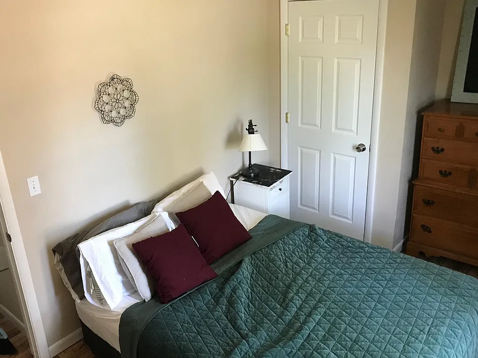 1109 A Bedroom