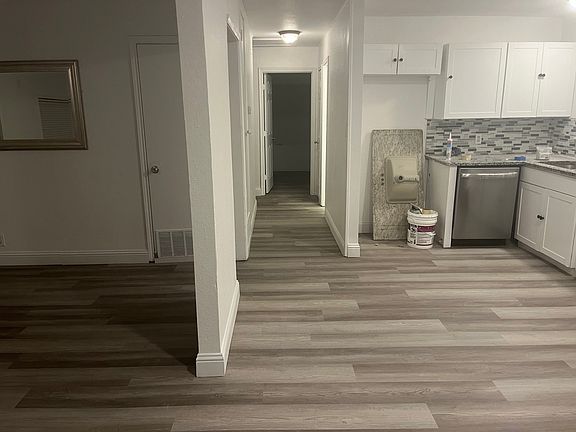 3rd image of 2033 Delmar Dr