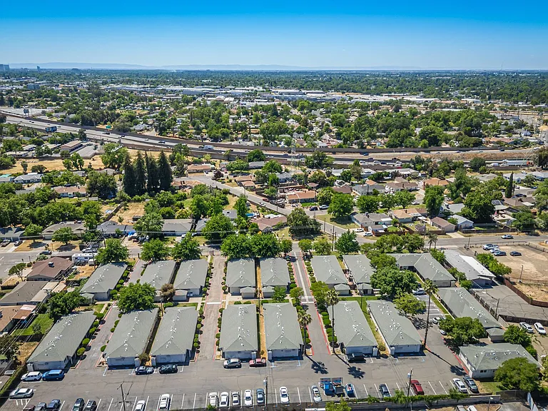 Affordable Living in the Heart of Sacramento! — Photo 20