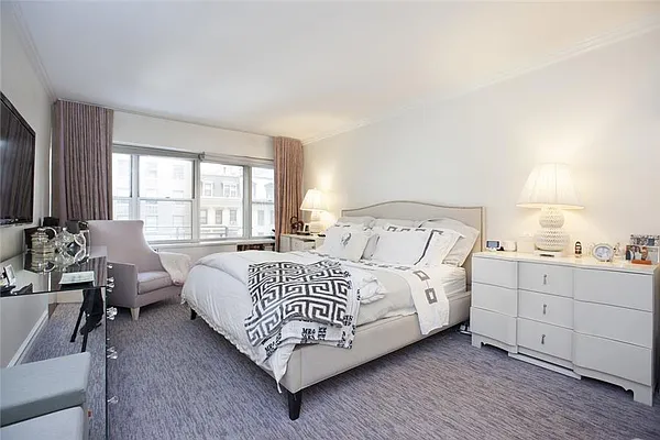 Sold by Qwest Residential Downtown LLC | media 17