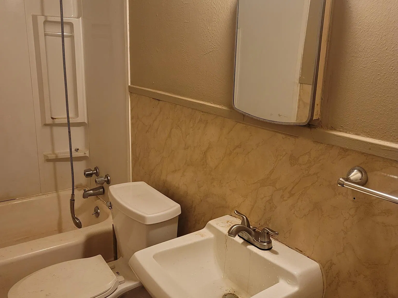 3 bed, 1180 sqft, $850 — Photo 4