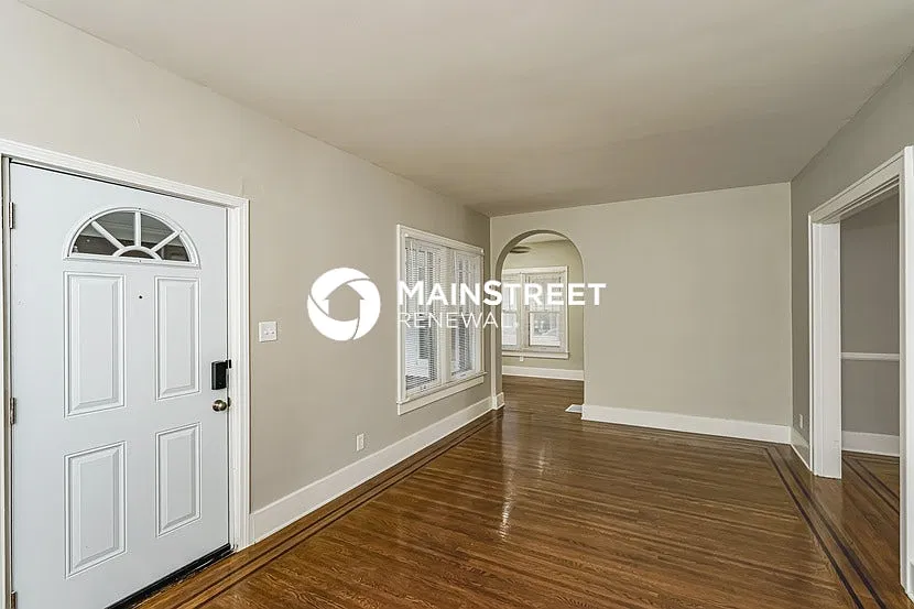 220 Oxford Pl — Photo 4