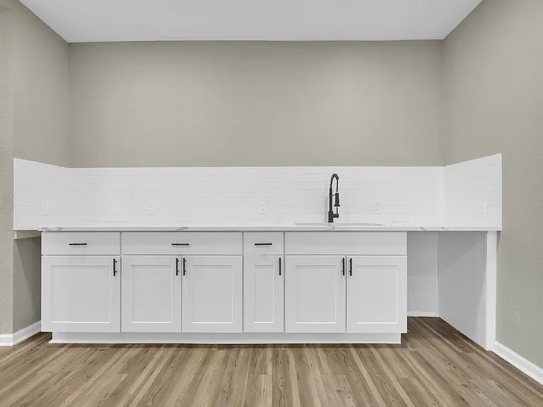 439 W Lubbock St — Photo 6