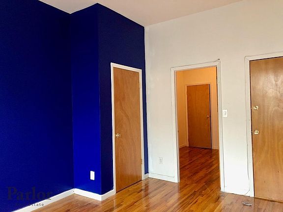 2nd image of 154 Wilson Ave APT 2L