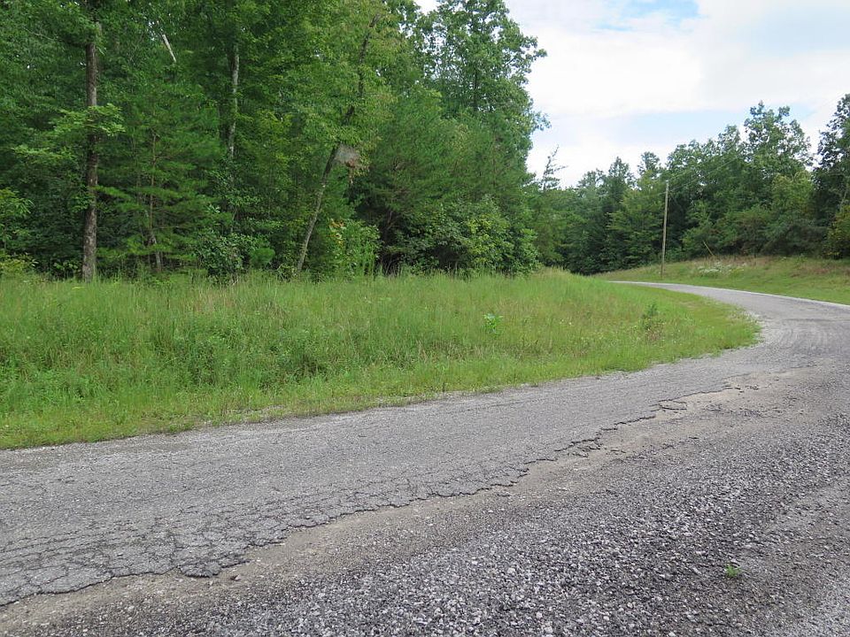 1st image of 1 Fox Bluff Dr