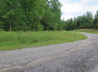 1 Fox Bluff Dr, Monterey, TN 38574