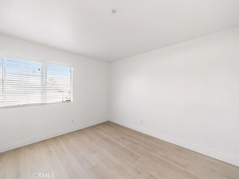6766 Royal Crest Ct — Photo 25